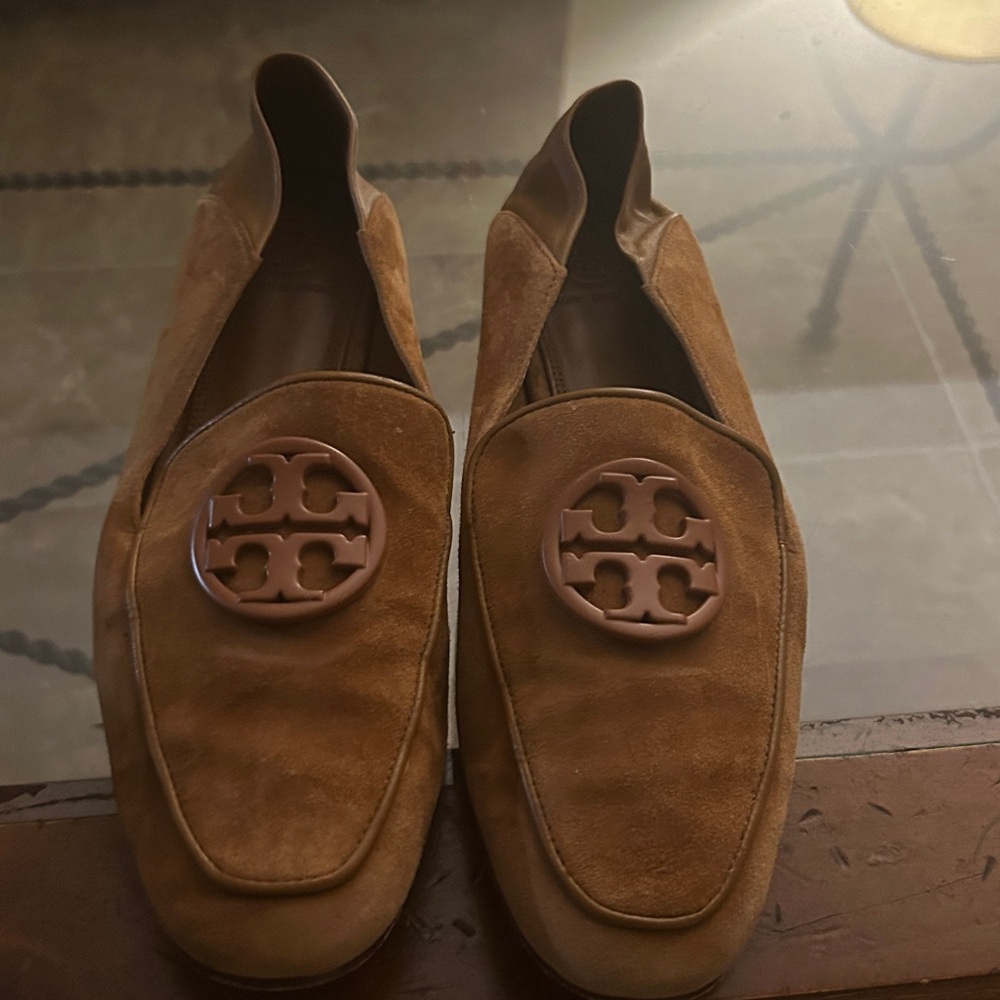 Tory Burch Tan Suede leather Chelsea loafers sz 8M great preowned condition.